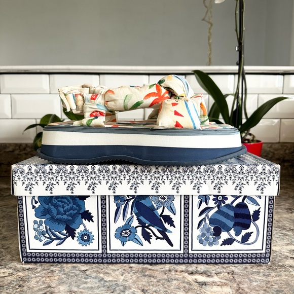 Farm Rio. Colorful Flatform Velcro Sandal, Size 10 - Picture 3 of 6